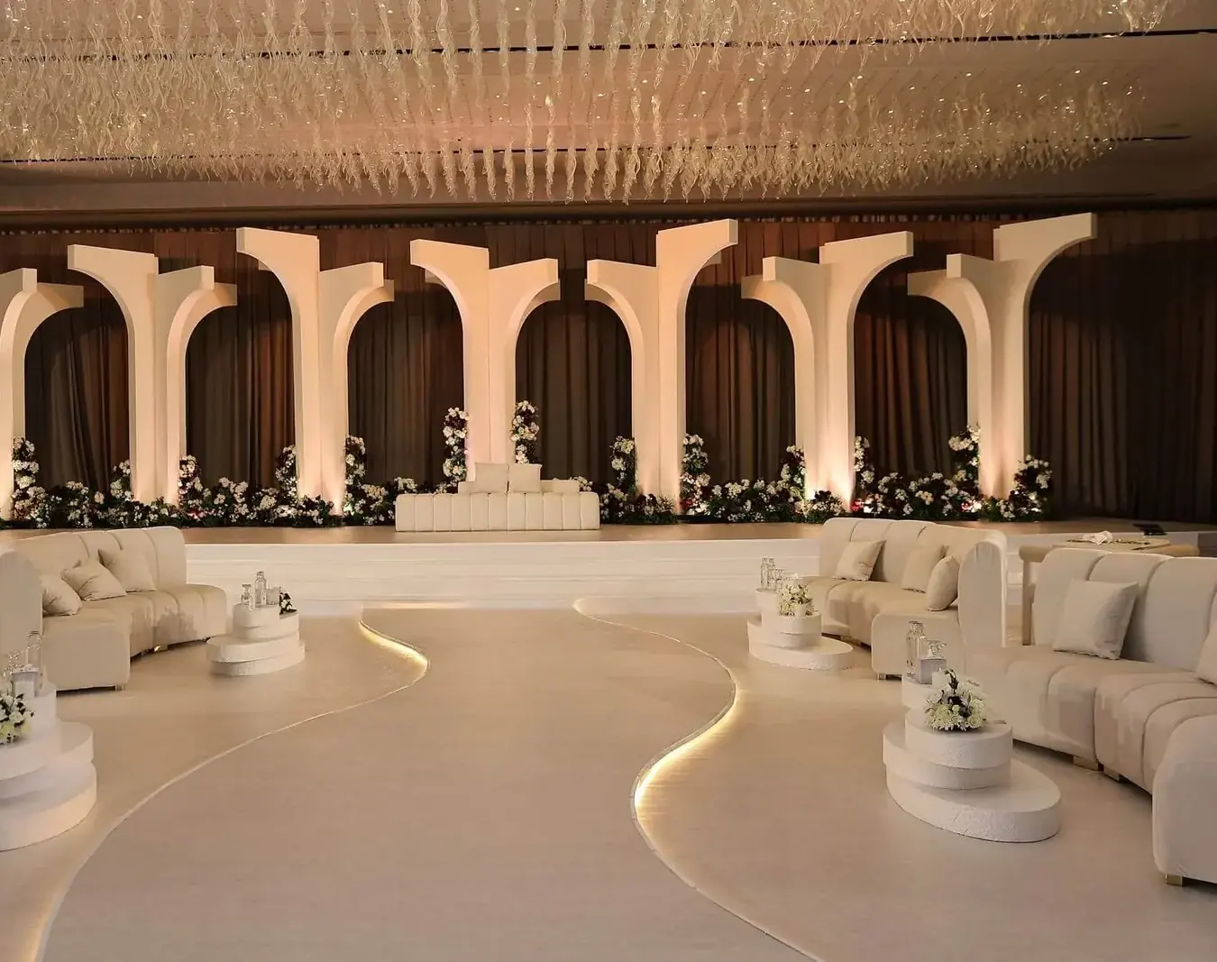 White arches stage for a Medeem wedding